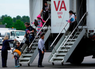 Trump administration tells Congress it will admit 17,500 white South African refugees in 2027