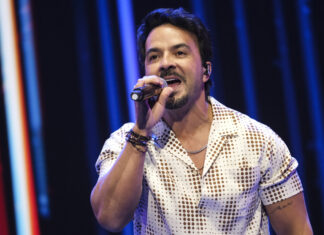 Luis Fonsi se suma a la celebración del Mes de la Herencia Hispana en Disney World