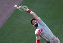 Jonrón de Bohm en la 10ma impulsa victoria de Filis, 4-3 sobre Bravos. Habrá un decisivo 3er juego
