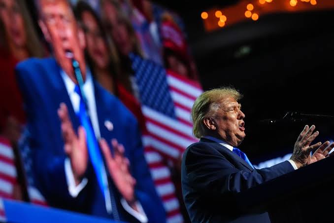 Trump promete dividendo de 5.000 dólares a cada adulto de EEUU si republicanos ganan en noviembre