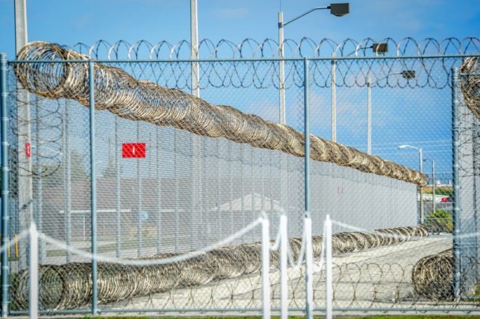 El Gobierno Trump compra tres centros de detención para migrantes en California