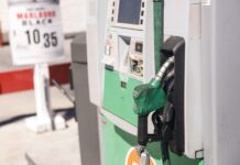 La gasolina supera los 4 dólares por galón durante un récord de 158 días en EE. UU.