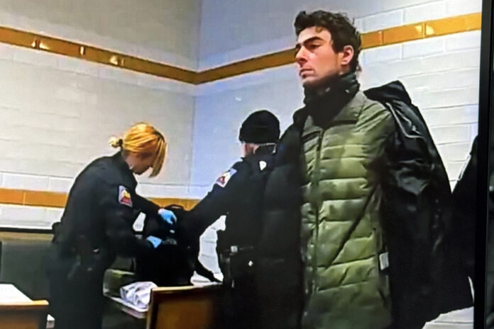 La Fiscalía divulga el video del arresto de Luigi Mangione en un McDonald's de Pensilvania Luigi Mangione