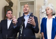 Los demócratas tienen un 77 % de probabilidad de ganar la Cámara Baja y un 56 % el Senado
