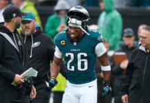 El corredor de los Eagles Saquon Barkley abandona juego ante Rams con lesión de isquiotibial Barkley