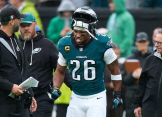 El corredor de los Eagles Saquon Barkley abandona juego ante Rams con lesión de isquiotibial Barkley