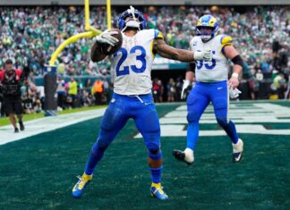 Rams remontan 10 puntos en los últimos minutos y vencen por 24-20 a Eagles Eagles