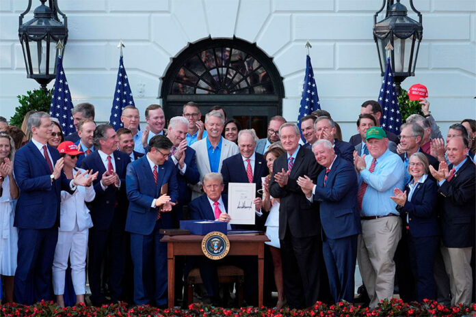 EE.-UU.-se-prepara-para-expulsar-de-Medicaid-a-inmigrantes-con-estatus-legal,-incluidos-refugiados-y-víctimas-de-trata-sexual-1