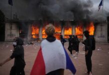 De Francia a Albania, el malestar social enciende las calles de Europa
