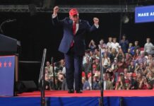 Frustrados con Trump, votantes quieren un cambio en Washington, según sondeo AP-NORC