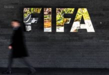 En tensa reunión de la FIFA, Infantino se disculpa por plan de venta del Mundial