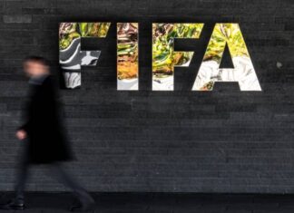 En tensa reunión de la FIFA, Infantino se disculpa por plan de venta del Mundial