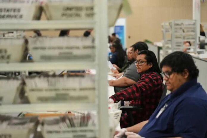 Gobierno de EEUU advierte a funcionarios de California no contar votos de presuntos no ciudadanos