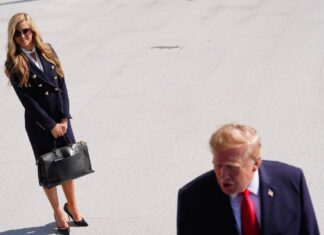 La secretaria de prensa de la Casa Blanca, Katie Zacharia, deja el cargo tras sólo 5 días