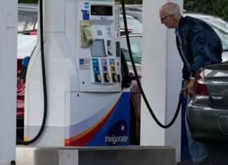 Mayoría en EE. UU. culpa a Trump por altos precios, según sondeo