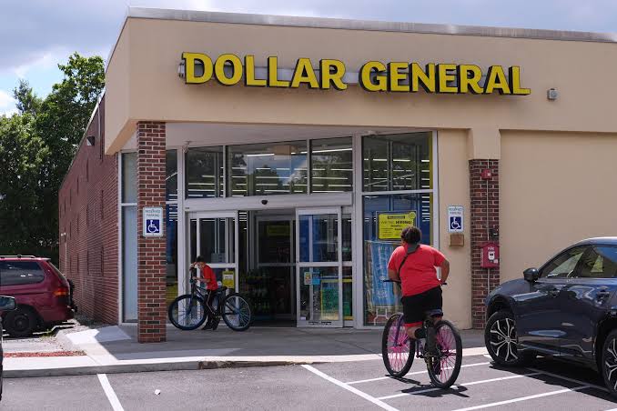 Comisión de comercio de EEUU y 20 estados demandan a Dollar General por precios engañosos