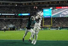 Los Cowboys vencen 38-21 a los Eagles para su quinta derrota consecutiva