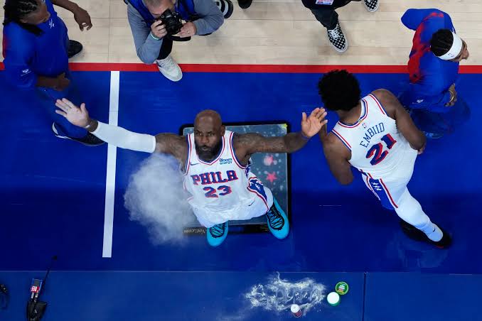 LeBron James inicia su año 24 en la NBA con Filadelfia y persigue un 4to título con 4 franquicias