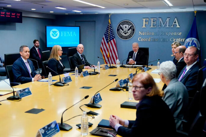 Qué-papel-desempeña-FEMA-en-la-asistencia-para-los-damnificados-por-huracanes-en-EEUU FEMA